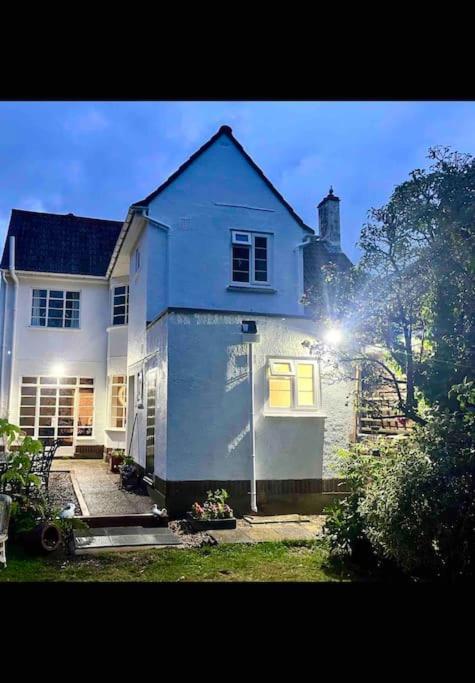 Spacious Semi-Detached Southsea House, Free Parking On Drive Portsmouth Exterior photo