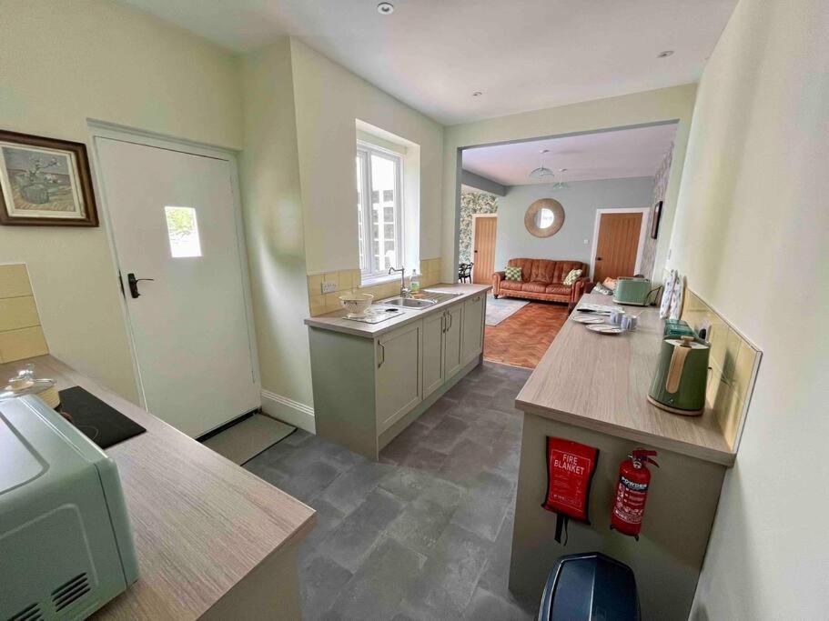 Spacious Semi-Detached Southsea House, Free Parking On Drive Portsmouth Exterior photo