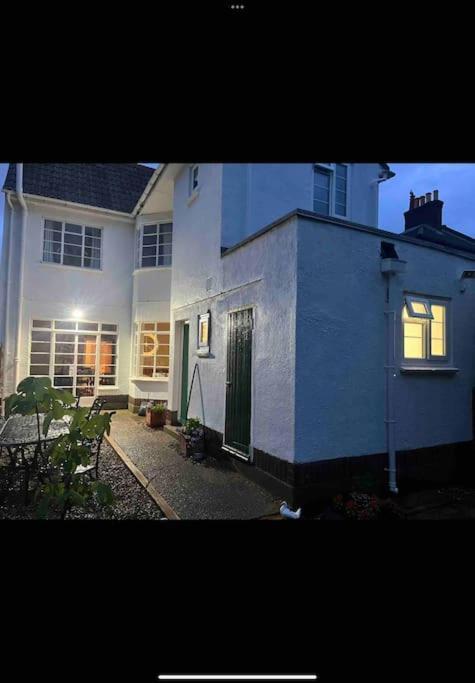 Spacious Semi-Detached Southsea House, Free Parking On Drive Portsmouth Exterior photo